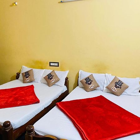 Hk Residency Hotell Mysore Exteriör bild