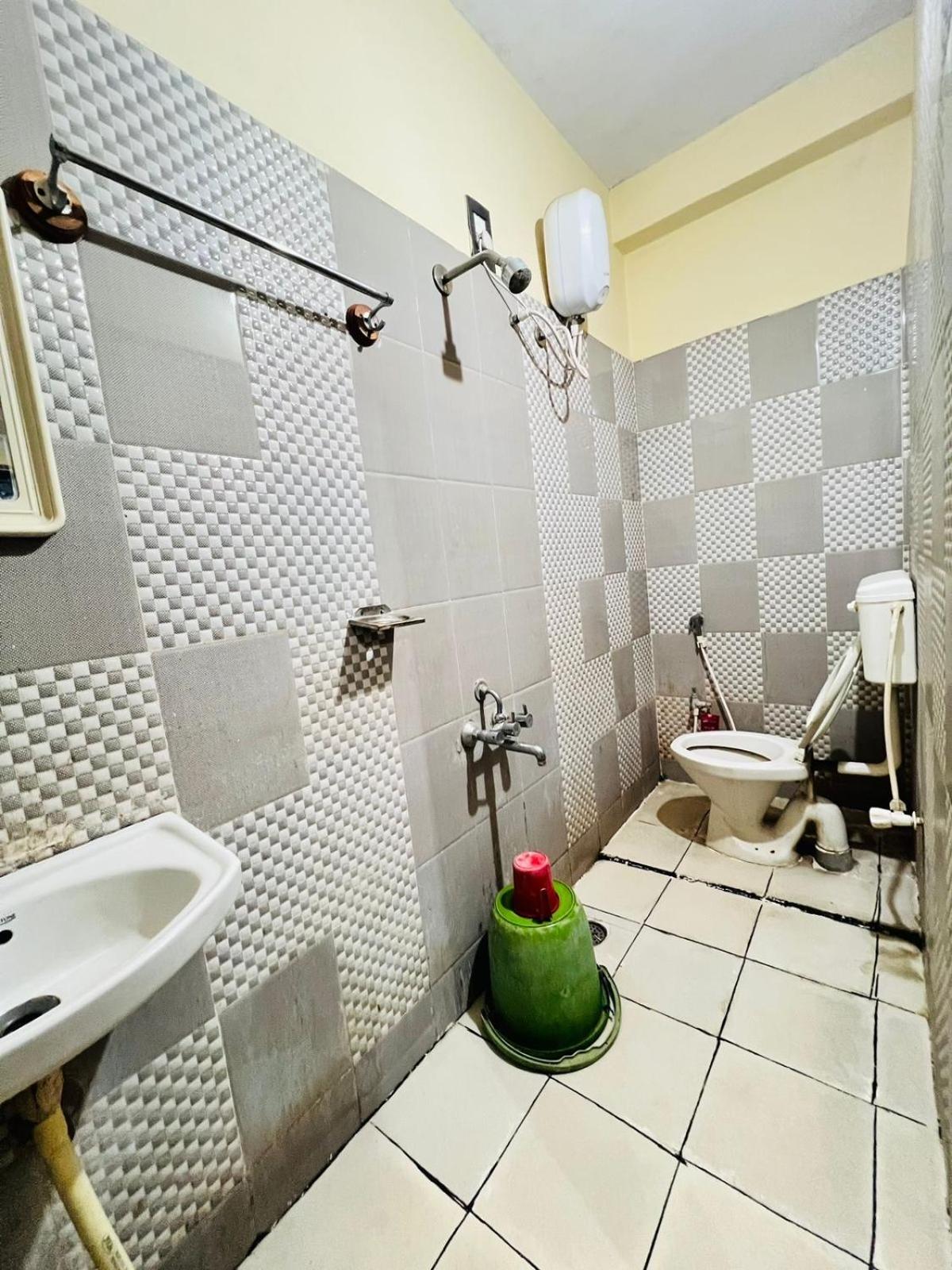 Hk Residency Hotell Mysore Exteriör bild