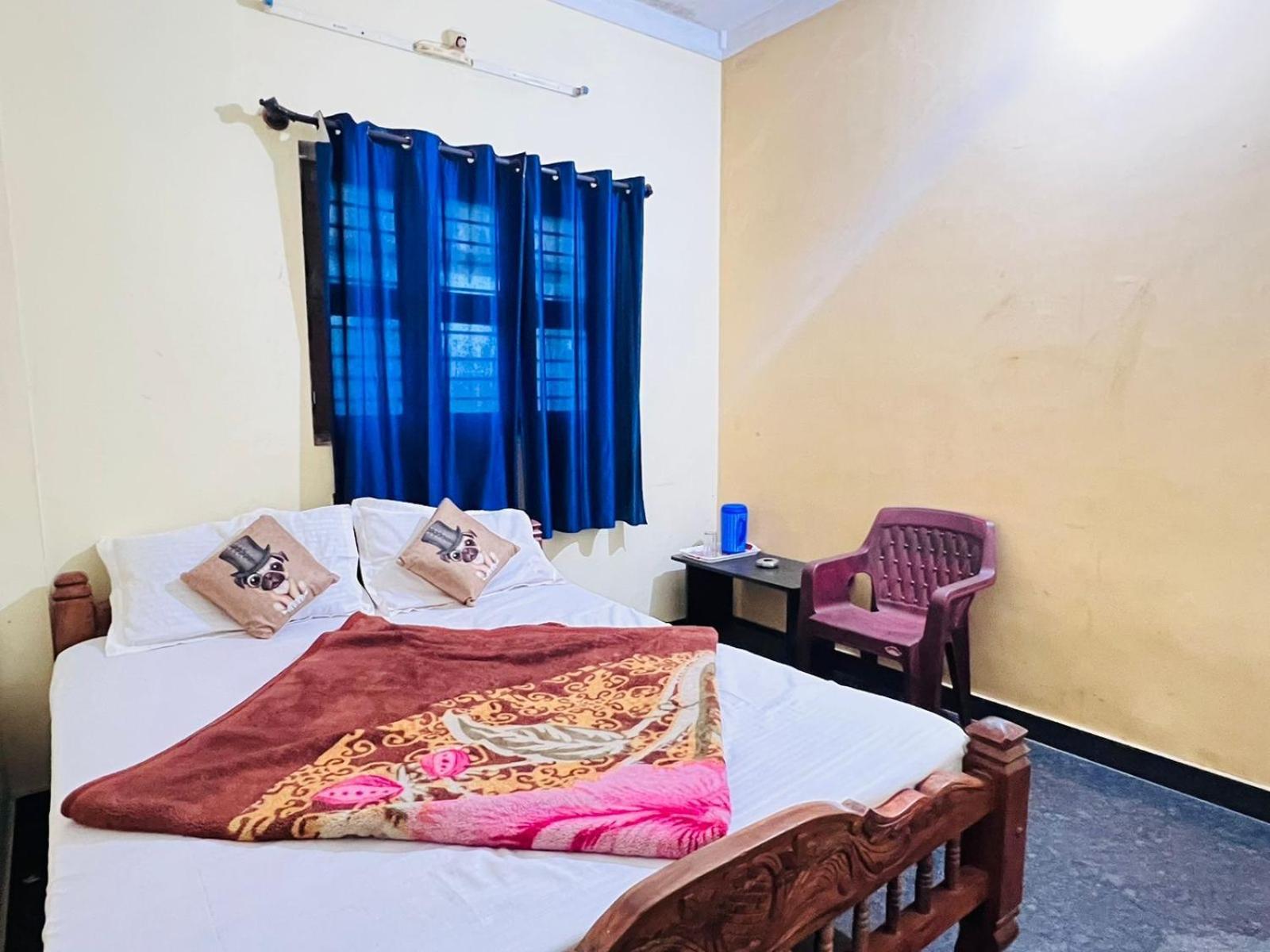 Hk Residency Hotell Mysore Exteriör bild