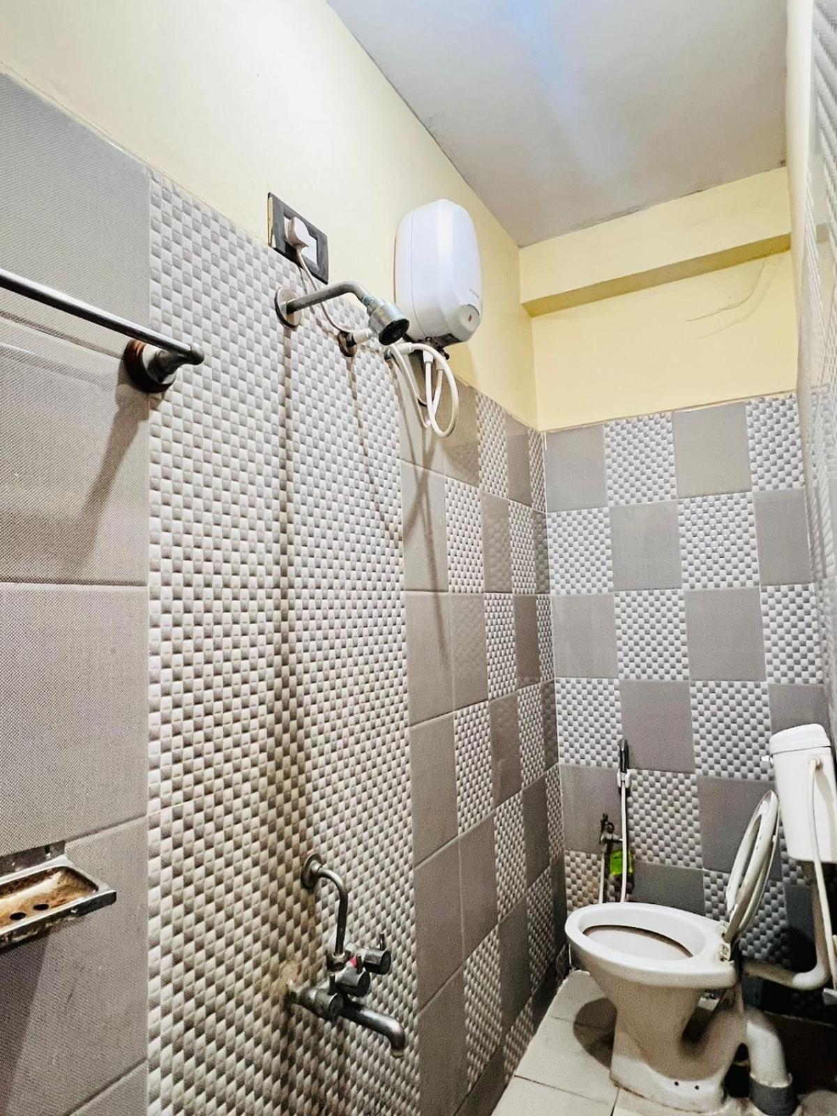 Hk Residency Hotell Mysore Exteriör bild