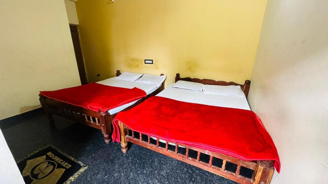 Hk Residency Hotell Mysore Exteriör bild